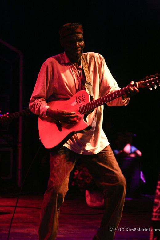 Oliver Mtukudzi